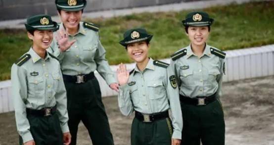 重庆一女兵拒服兵役图片