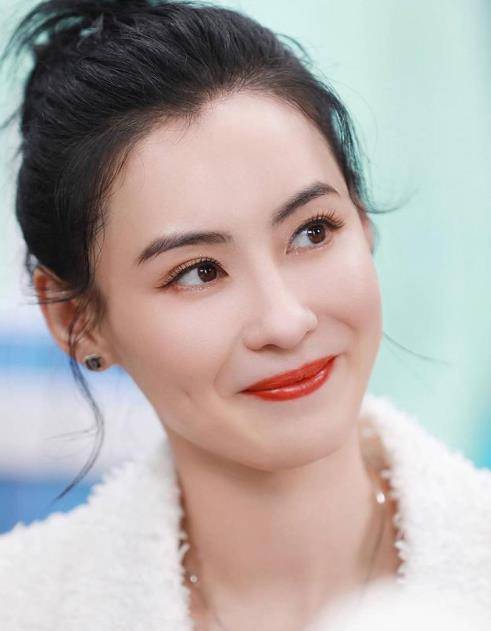 张柏芝二儿子整容式长大,五官像极了谢贤,难怪10亿遗产给张柏芝