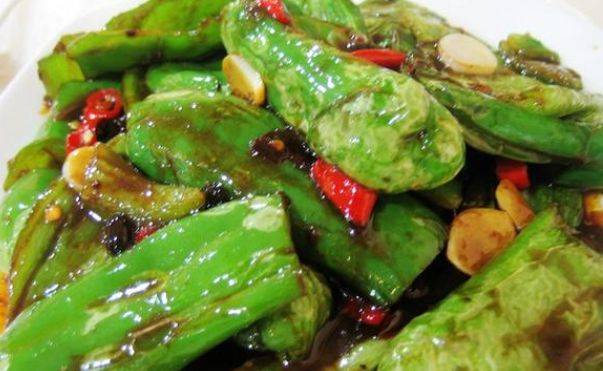 虎皮青椒:香辣鲜嫩,口感层次丰富