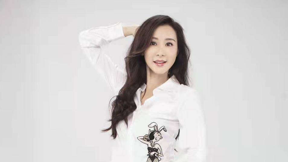 她曾是"第一美人":靠美貌征服12个男人,54岁至今未婚_萧蔷_曹兴_张菲