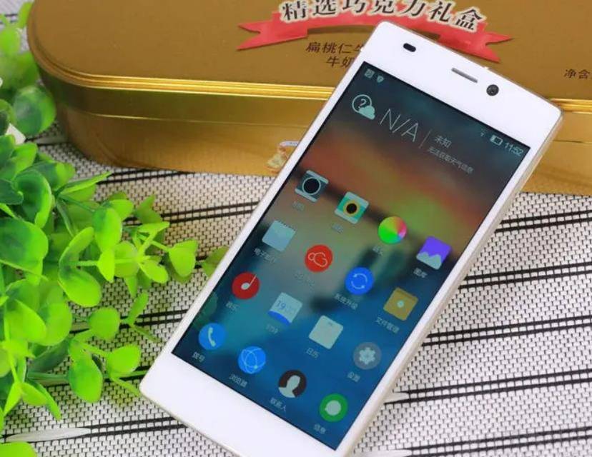 铁饭碗卖手机,25岁成副总,公司危难时打牌输60亿_刘立荣_金立_工作