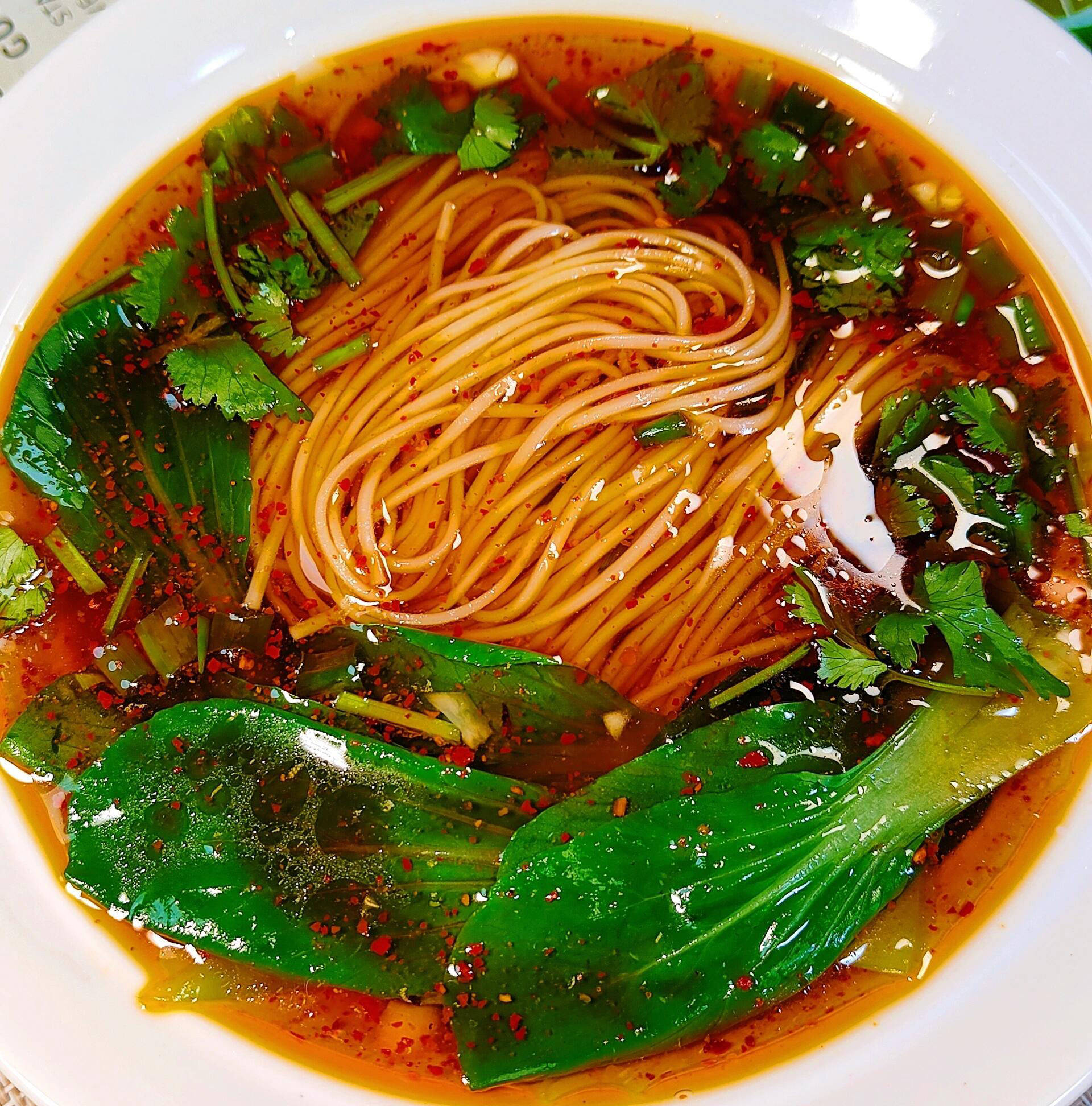 几分钟速成香辣小面,简单过瘾,连吃三天都不腻!