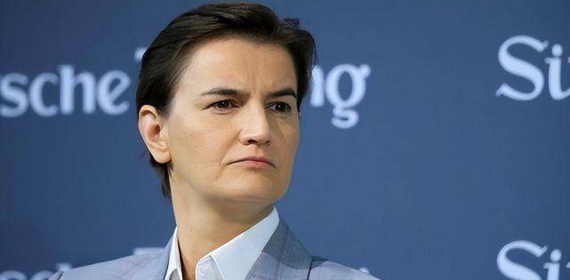 塞尔维亚女总理:比男人还帅和同性妻子恩爱8年,通过试管生儿子