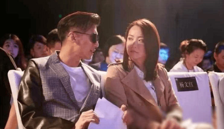 谢霆锋瞒不住了,霍汶希晒女儿正脸照,生父是谁一目了然,亲爸还是干爹