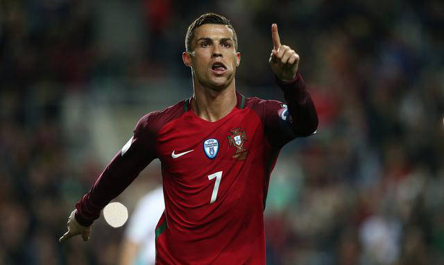 世界足坛球坛传奇:探究"球王"之谜_贝利_马拉多纳_梅西