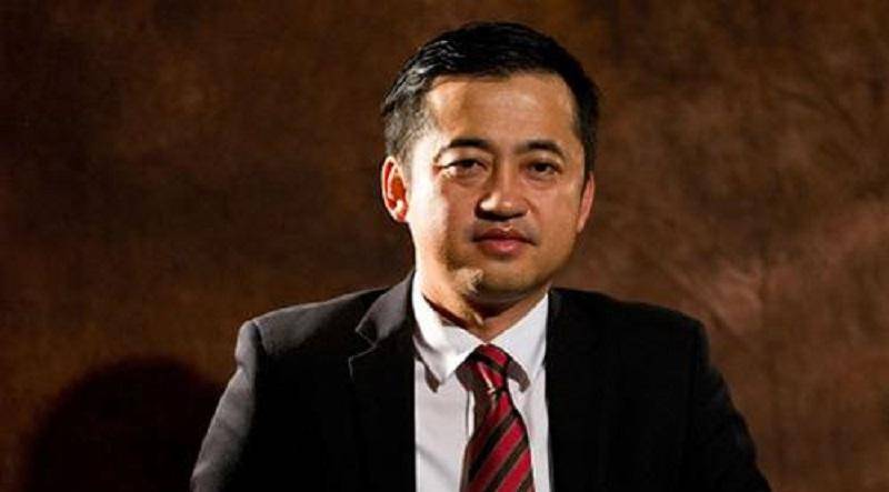 安踏创始人丁世忠:17岁辍学,靠卖鞋打造出百亿身家