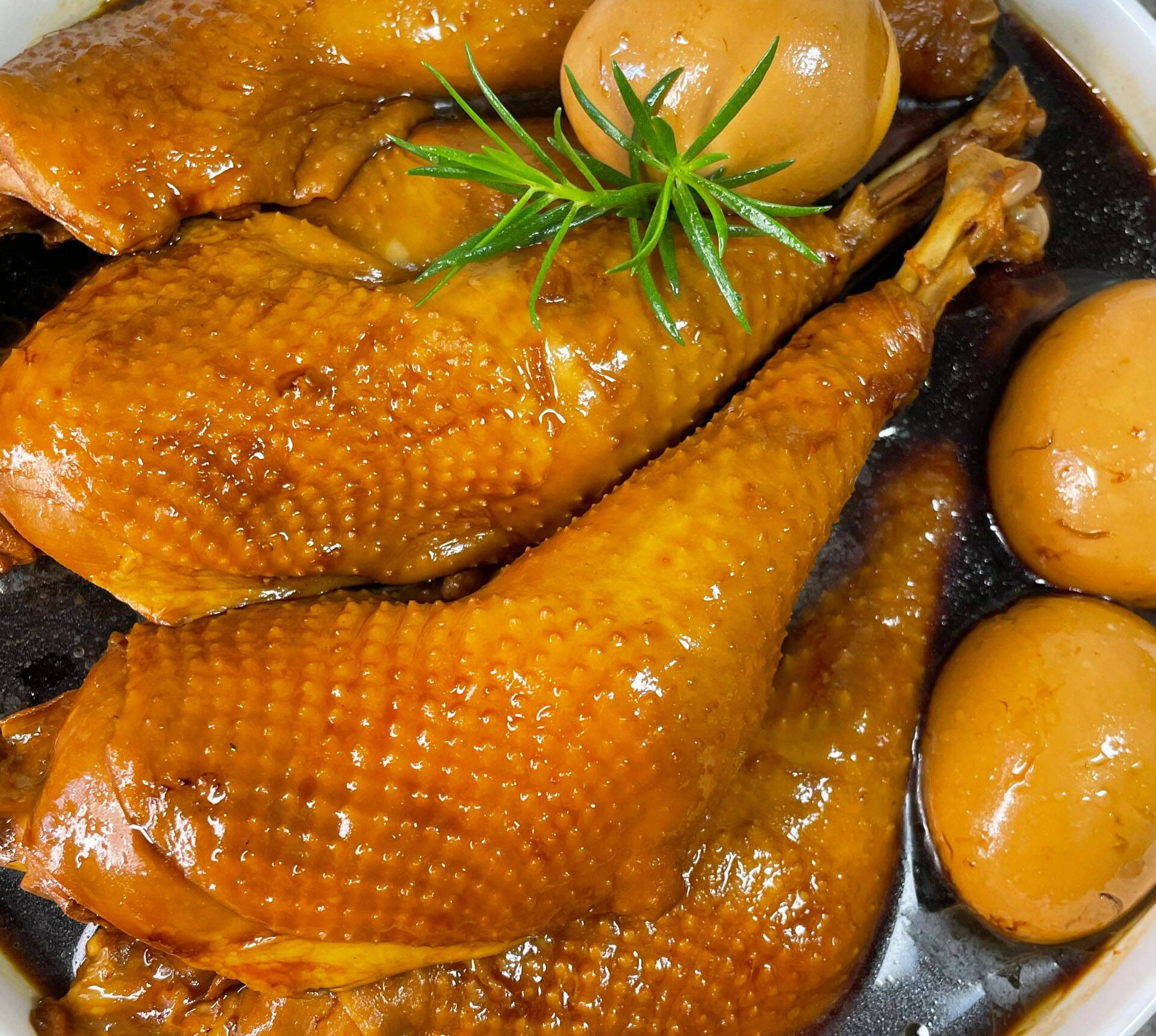 卤鸡腿卤鸡蛋,咸香扑鼻,鲜嫩多汁,一吃就停不下来的美味!