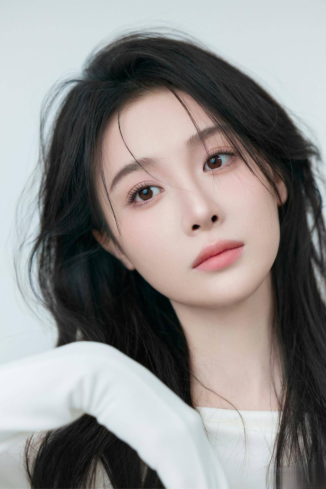 一字肩长袖连衣裙,隆妮般的清纯淡雅,你也能拥有!_场合_设计_气质