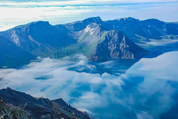 东北地区最著名的自然景观,被誉为"东北第一山,是满族的发祥地