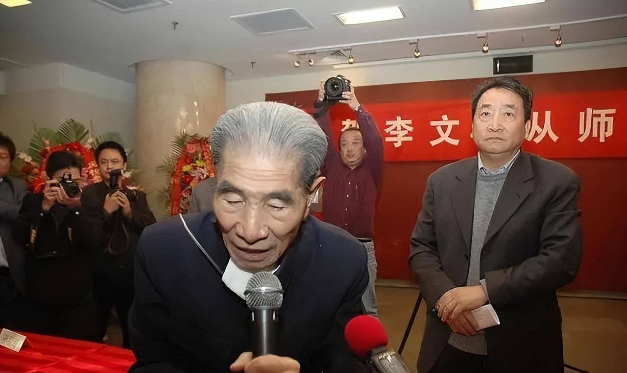 2009年相声名家李文华追悼会:姜昆布置灵堂,郭德纲于谦长跪不起