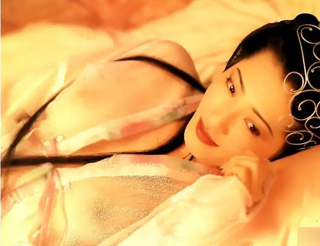 性感女神霸气出演《金瓶梅》:豪情万丈,背后的辛酸人生