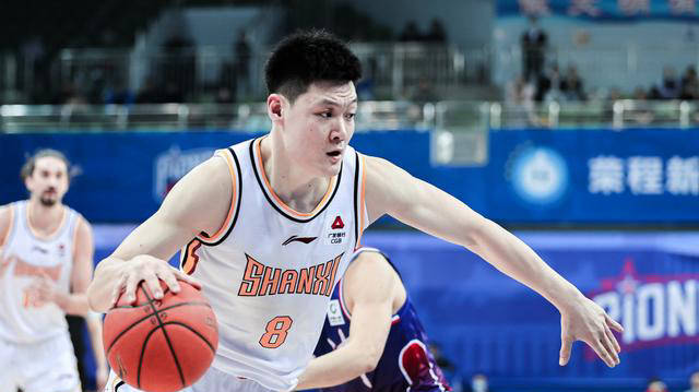 郭凯合同到期,每场表现稳定,续约还是薪资裁减?广州队面临抉择