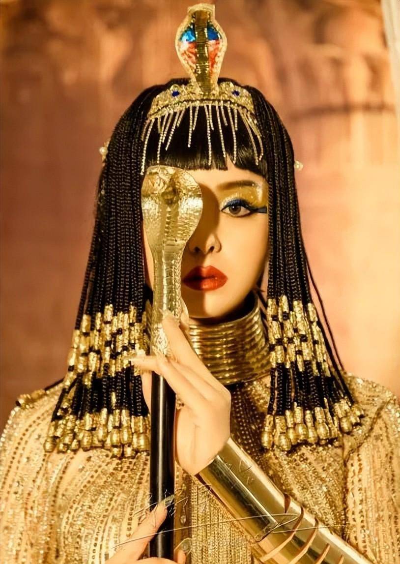 美人如蝎,历史上的埃及艳后为何死于毒蛇之口?