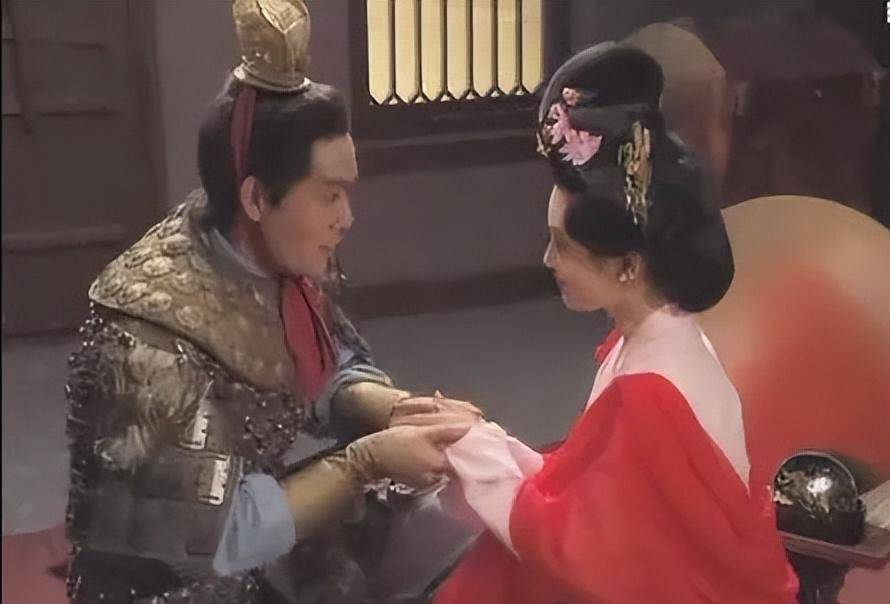 貂蝉被曹操送给关羽后,次日就自尽了,关羽对貂蝉做了什么?