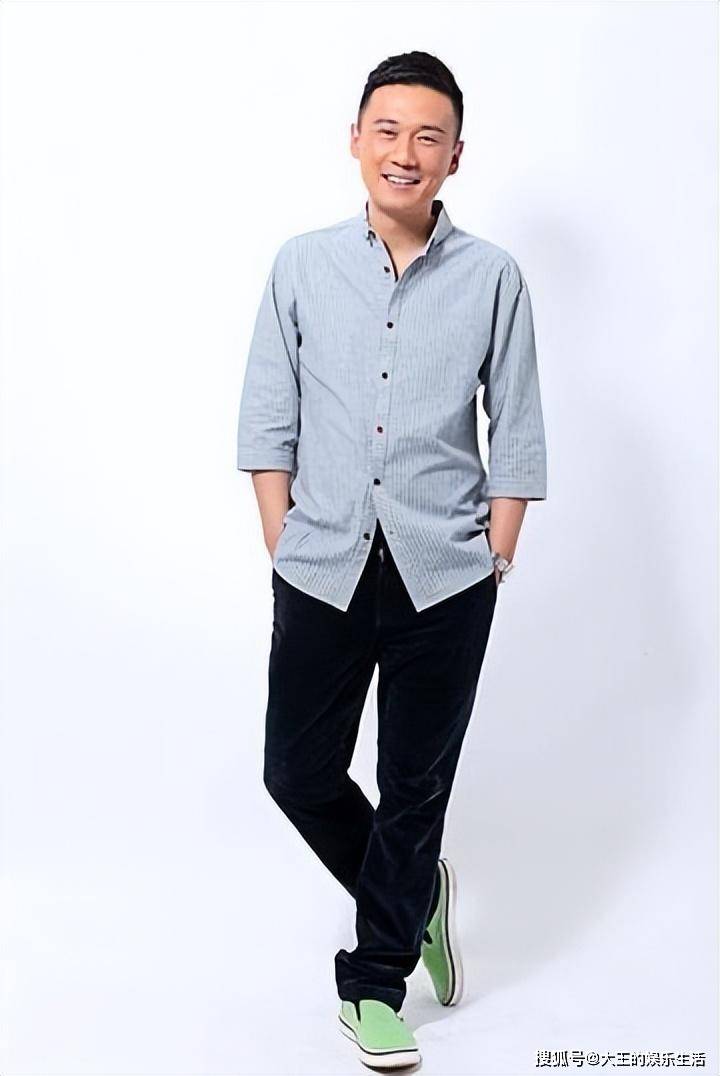分享 演员徐洪浩:家里家外都被小10岁妻子领导,风光背后是幸福_刘晓洁
