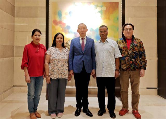 龙宇翔与尼泊尔政府特使ulak亲切会见