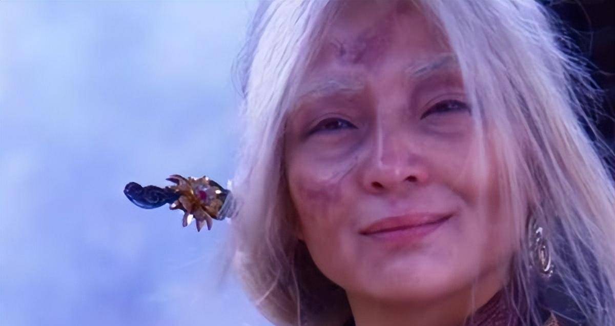 同样是演"金花婆婆",把陈紫函和阎青妤放一起,差距就出来了