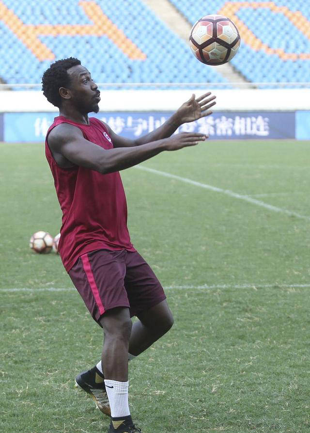 费南多大腿肌肉受伤,国足归化乌龙;阿兰重返国家队面临挑战_中国_足球