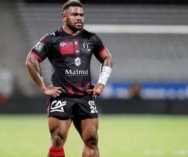 nba球员为何打不了橄榄球?探讨5张照片的启示_肌肉_弹跳_选手