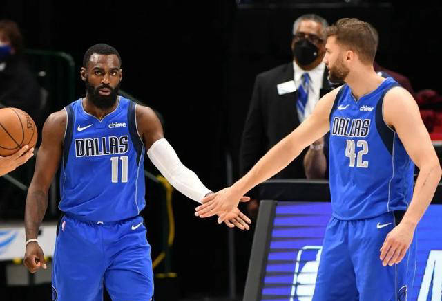 雷霆以22分大胜独行侠,东契奇表现抢眼