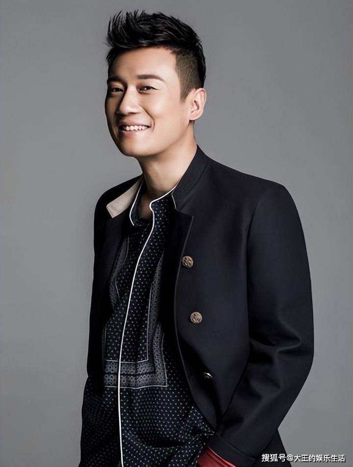 2 评论 收藏 分享 演员徐洪浩:家里家外都被小10岁妻子领导,风光背后