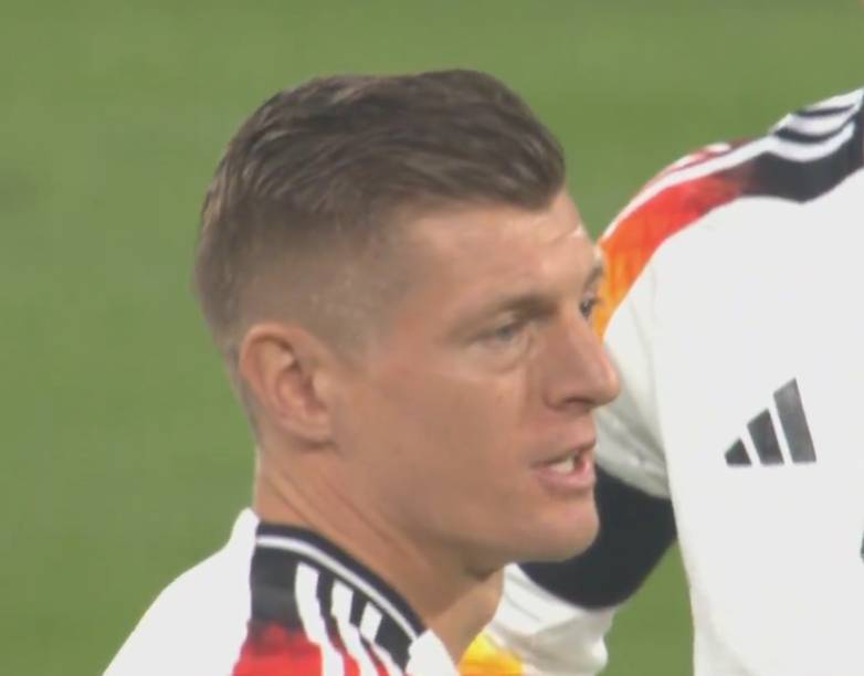 在皇马阵容里,克罗斯跟吕迪格则都是德国队的绝对主力.