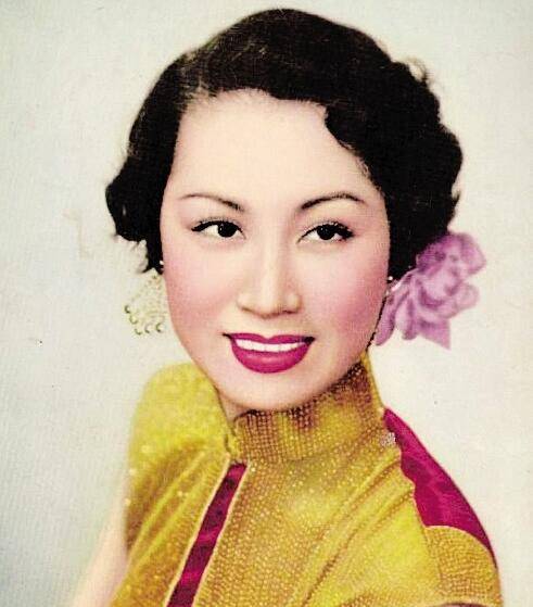 1988年,在大会上"请小平同志不要吸烟"的女人,后来怎样了