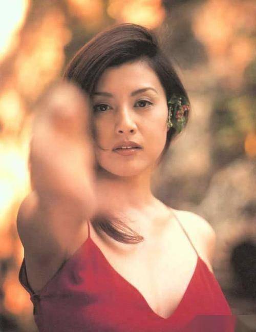 这谁顶得住!藤原纪香:美貌与才华的完美结合,世纪末超级偶像写真赏