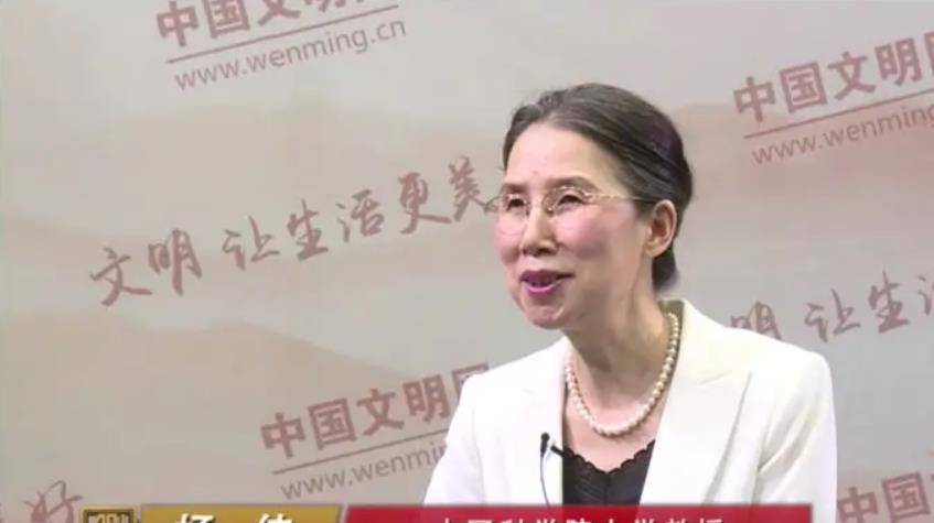 中科院女教授:29岁永久失明,丈夫带着女儿离开,8年后逆风翻盘_杨佳