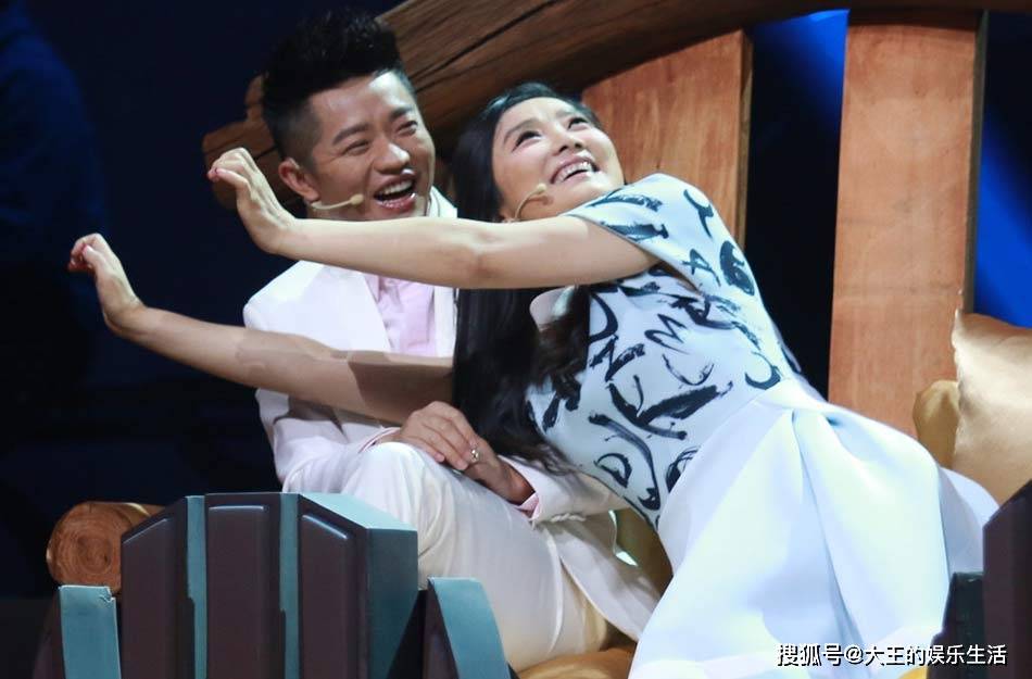 凤凰传奇:曾毅结婚前的那个夜晚,31岁的玲花哭的泪流满面