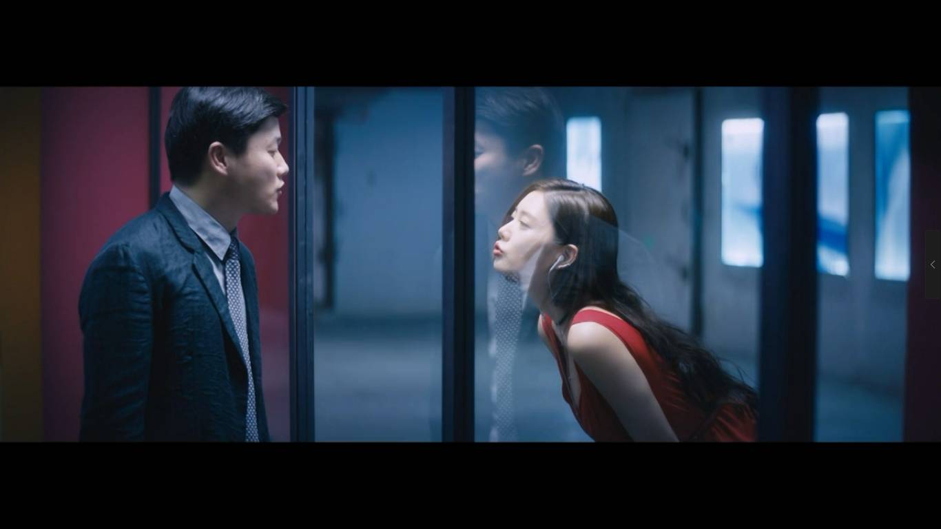 这一切,都被不远处的肖央看在眼里,馋在心里.