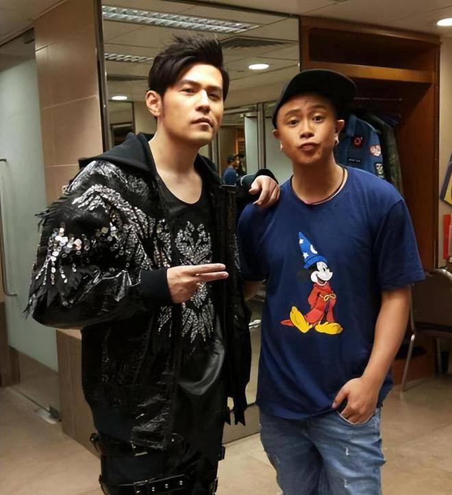 弹头收到周杰伦版权费再次翻倍200万,黑伦唱《搁浅》成助攻