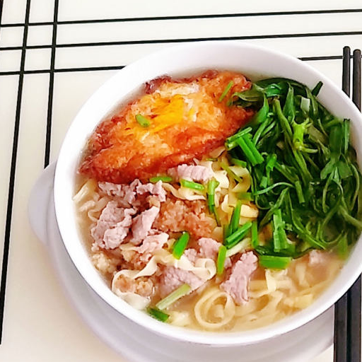 手擀鸡蛋面,手擀面吃着就是筋道