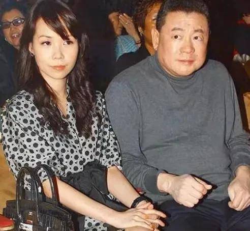 2012年,甘比叶不甘示弱,为已经60岁的刘銮雄生下一子,媒体报道,孩子像