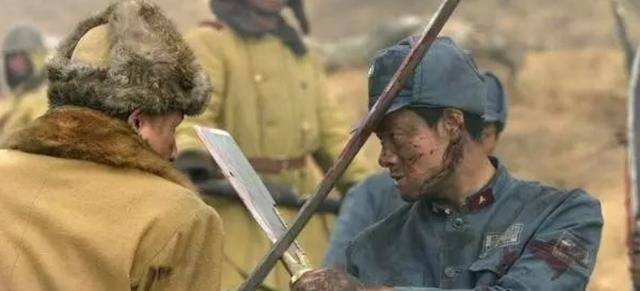 新兵入伍磨刺刀,老兵:不要磨得太锋利,越锋利,你就死得越快