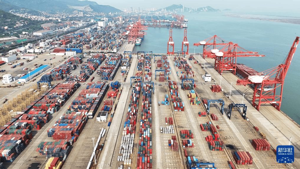 4月我国货物进出口同比增长8%，增速由负转正_货轮_码头_集装箱。