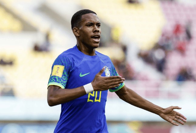 17岁新梅西横空出世!拜仁截胡皇马,未来穿巴西10号