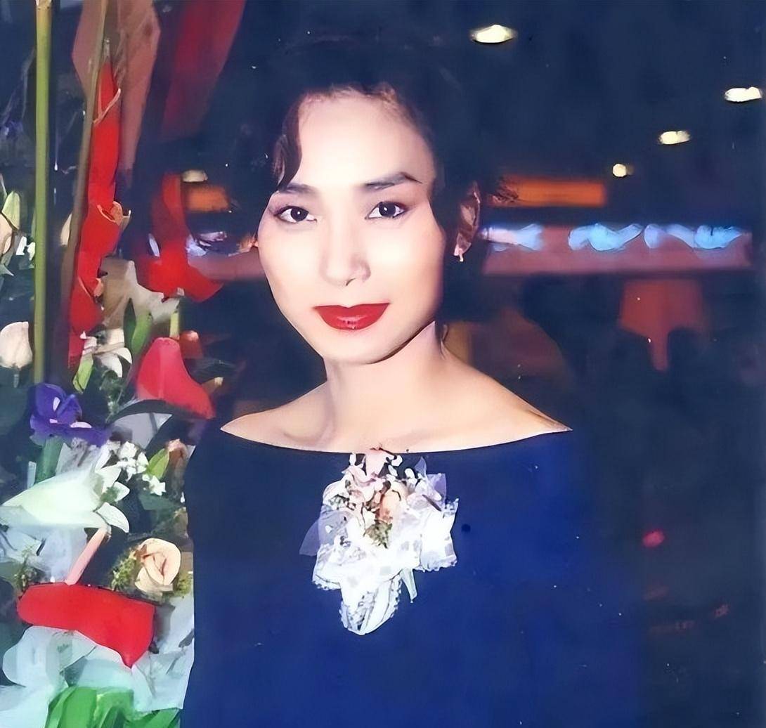 邝美云:最穷港姐三拒豪门,闪婚吕良伟8个月,靠自己成富婆