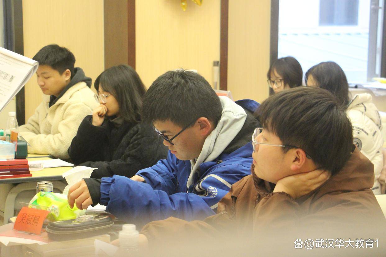 在探讨"高考复读一年,总分可以提100分吗"这个问题时,我们首先要明白