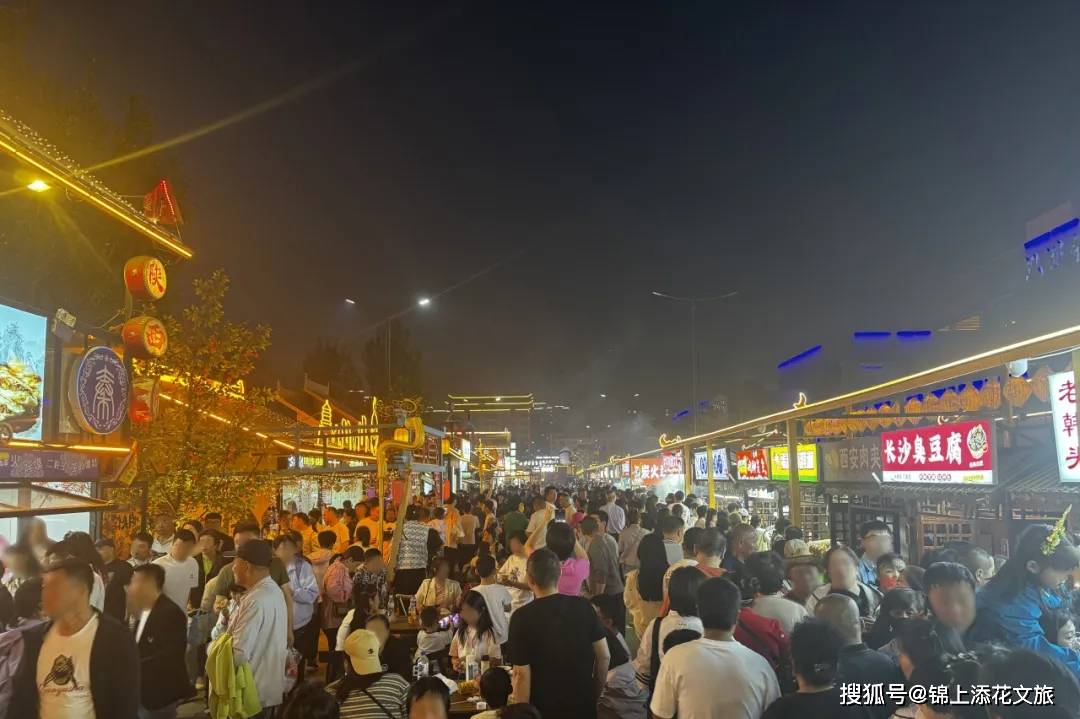 经过三年的运营,东北不夜城在梅河口市夜经济项目中独树一帜,第四年的