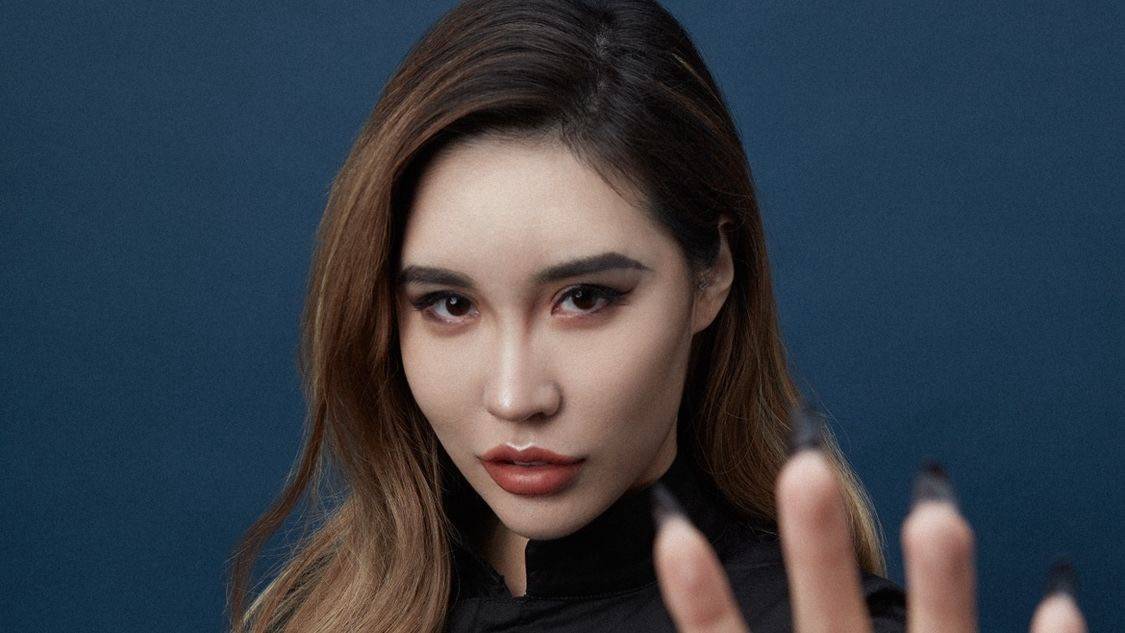 据了解,老李名叫李卓凡,人送外号"中国女巫".