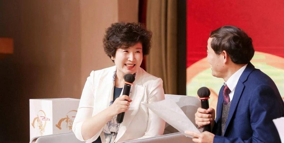 新的第四季冠军陈更和总导演颜芳等新加入的元素受到了观众们的喜爱和