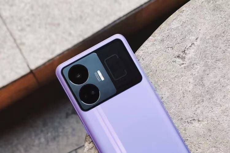 16gb 1tb版仅2299元,150w闪充 索尼imx890,大内存旗舰更亲民