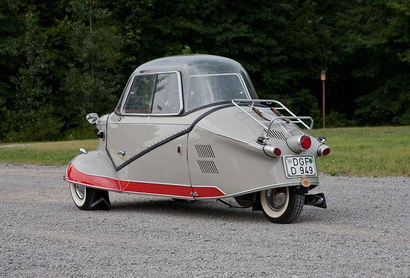 战后初期,获得最大战争红利的美国经济遥遥领先世界,汽车工业蓬勃发展