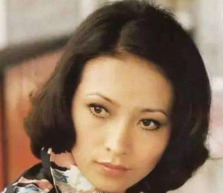 的感受观看继父的颜色,16岁出来参加电影选角也是为了离开家庭自立