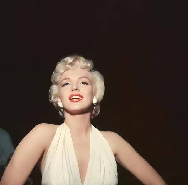 玛丽莲梦露:寄养家庭出身,与美国总统兄弟暧昧,最后死因成谜