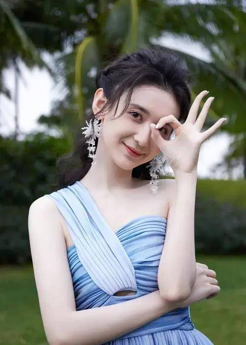 嫪毐本色出演?高亚麟出轨小26岁女演员,人设崩塌,未正面回应