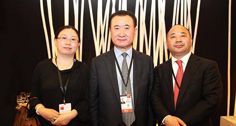 2005年初,他不顾众人反对,决定投资近30亿,上马安徽铜陵的30万吨光亮