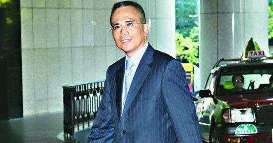 实业集团有限公司董事长李嘉诚的儿子李泽钜向往常一样乘坐总统牌轿车