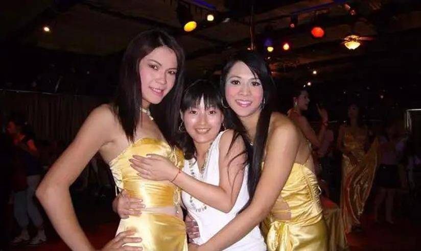 从事风俗业的泰国人妖,光鲜亮丽的背后,他们的生活到底有多惨?
